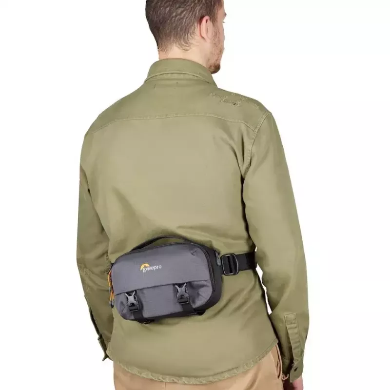 Bolsa sling Lowepro LP37467-PWW cinzenta com alça de ombro