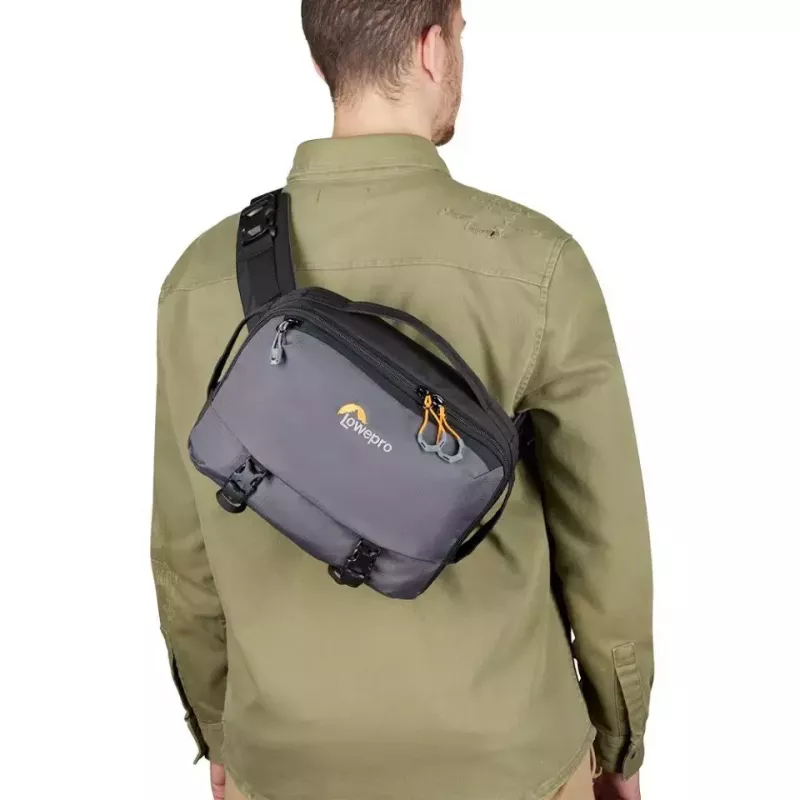 Bolsa sling Lowepro LP37468-PWW cinzenta com alça de ombro e 1 bolso exterior