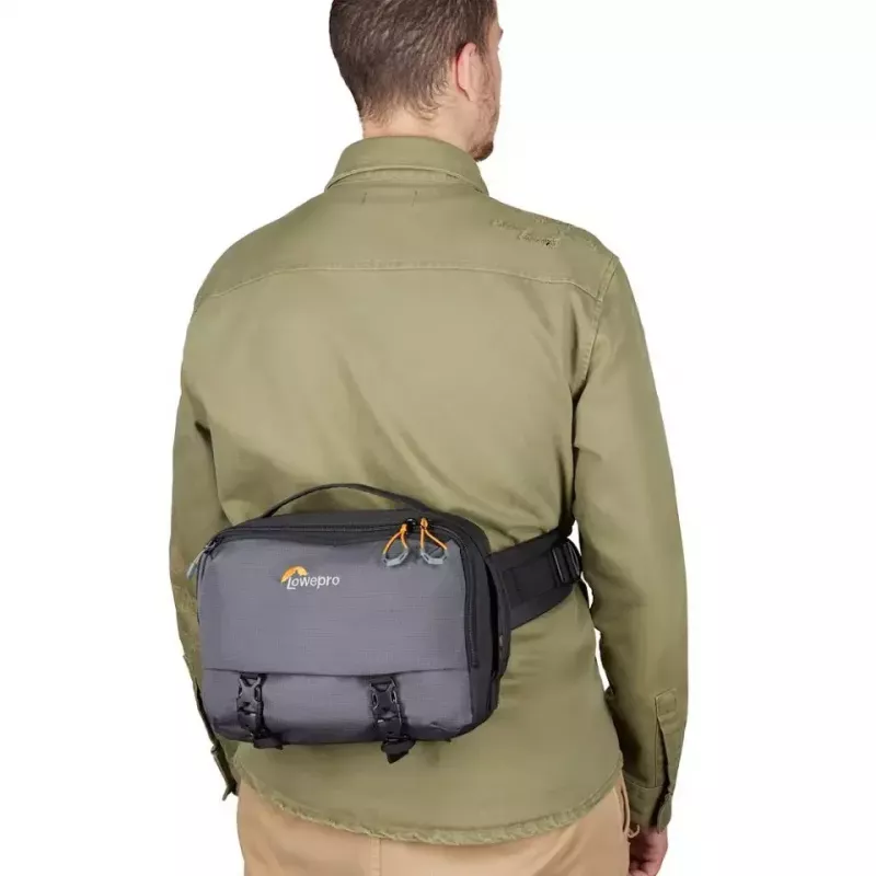 Bolsa sling Lowepro LP37468-PWW cinzenta com alça de ombro e 1 bolso exterior