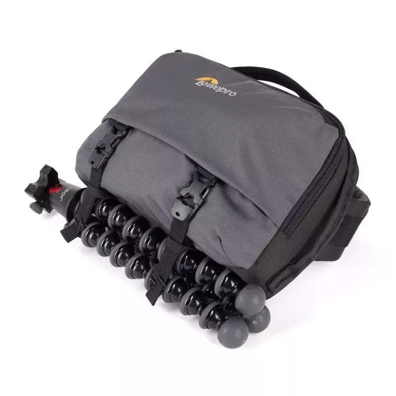 Bolsa sling Lowepro LP37468-PWW cinzenta com alça de ombro e 1 bolso exterior