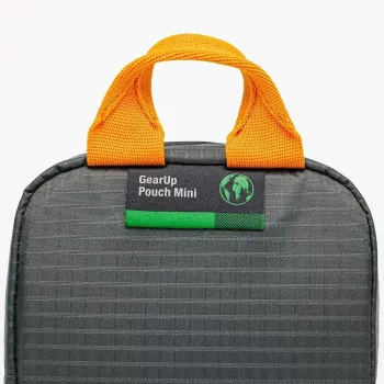 Bolsa Lowepro GearUp Pouch Mini em nylon e poliéster ripstop cinzenta e laranja