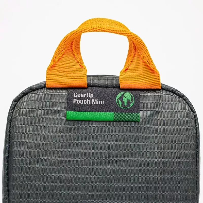 Bolsa Lowepro GearUp Pouch Mini em nylon e poliéster ripstop cinzenta e laranja