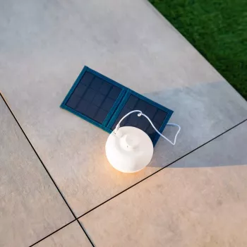 Lâmpada Cherry Bulb exterior com carregamento solar NewGarden CHERRY BULB a pilhas, caixa branca, luz quente