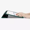 Capa tipo flip Spigen Urban Fit 33 cm (13 polegadas) para iPad Pro 2024 verde