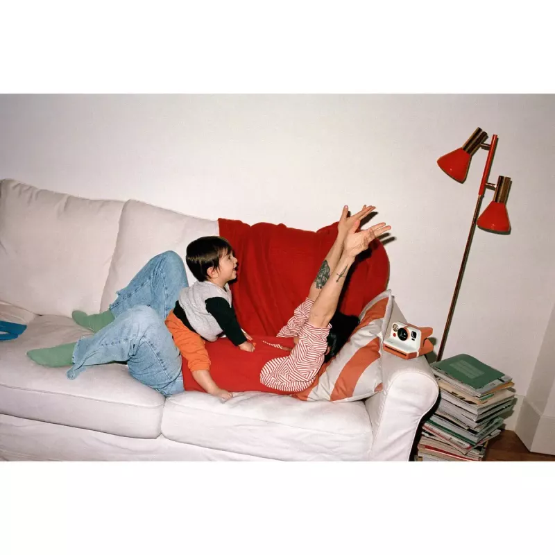 Câmara instantânea POLAROID Now Gen 3 Coral 9156 – câmara instantânea analógica, cor Coral