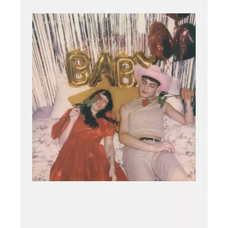 Câmara instantânea POLAROID Now Gen 3 amarela — modelo 9158, câmara instantânea analógica, flash integrado