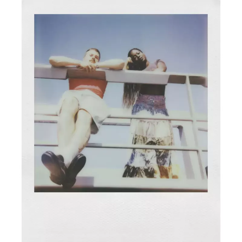 Câmara instantânea POLAROID Now Gen 3 amarela — modelo 9158, câmara instantânea analógica, flash integrado