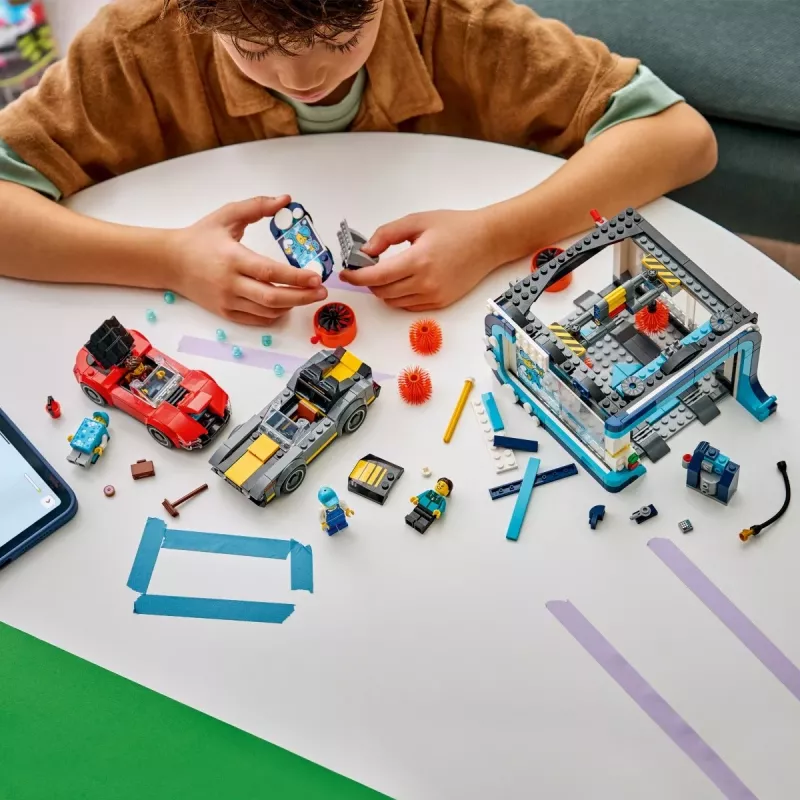 LEGO City 60497 Lavagem Automática de Carros Drive-Through (583 peças)