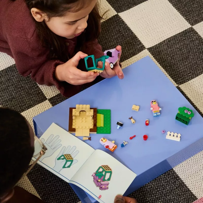 LEGO Bluey 11216 Avós com Bingo e Bluey (80 peças)
