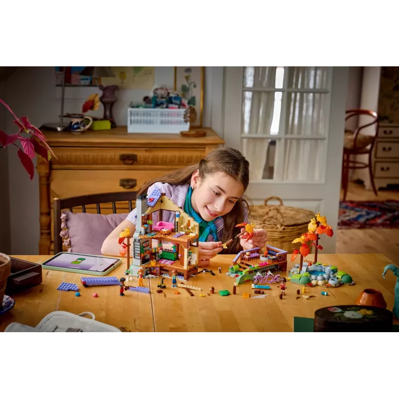 LEGO Friends 42705 Cabana Aconchegante na Floresta de Outono (1229 peças)