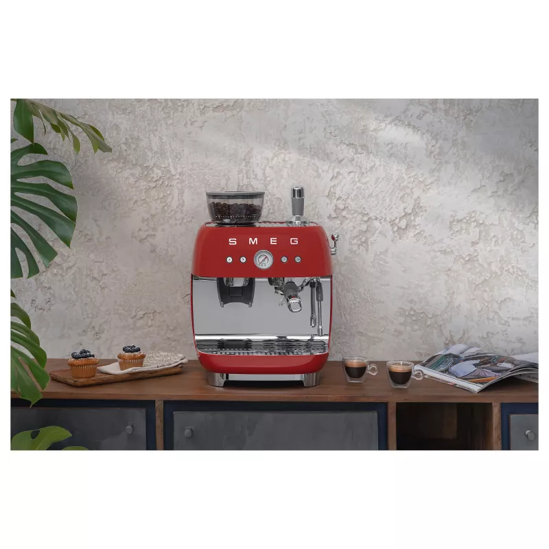 Máquina de café automática Smeg 50's Style EGF03RDEU vermelha