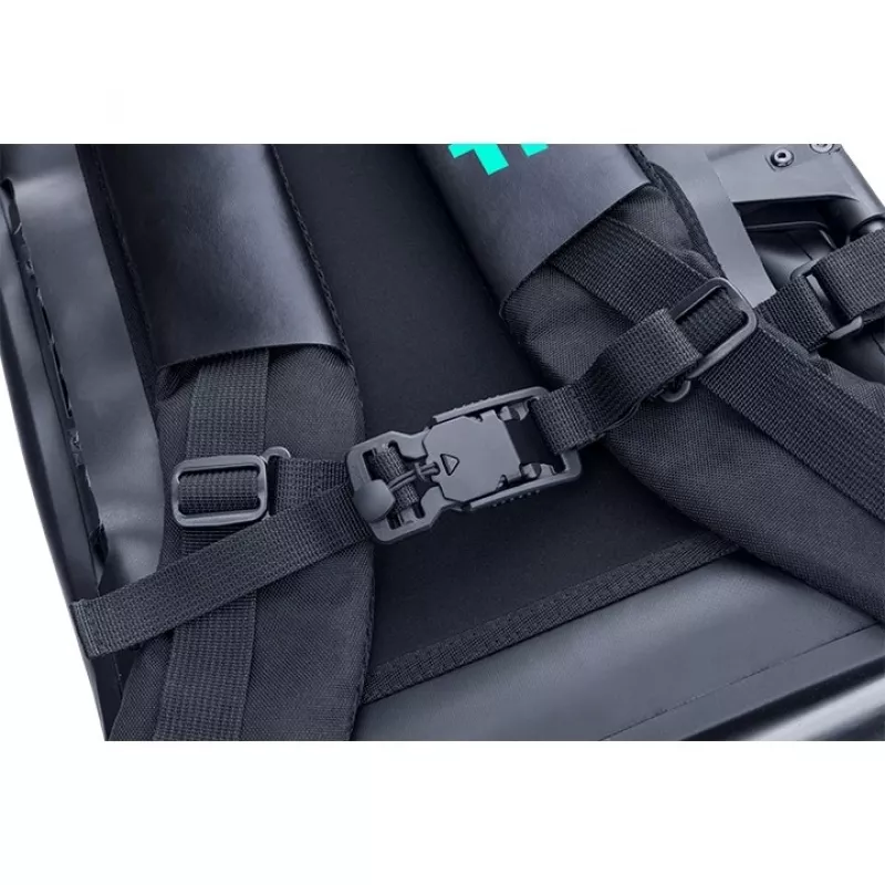 Mochila de bicicleta impermeável Thermaltake TT100 Urban 20L preta