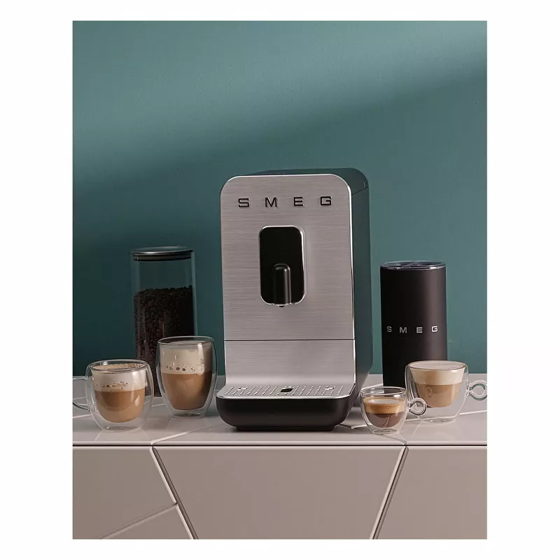 SMEG BCC11BLMEU Máquina de café automática com função de vapor, preto mate