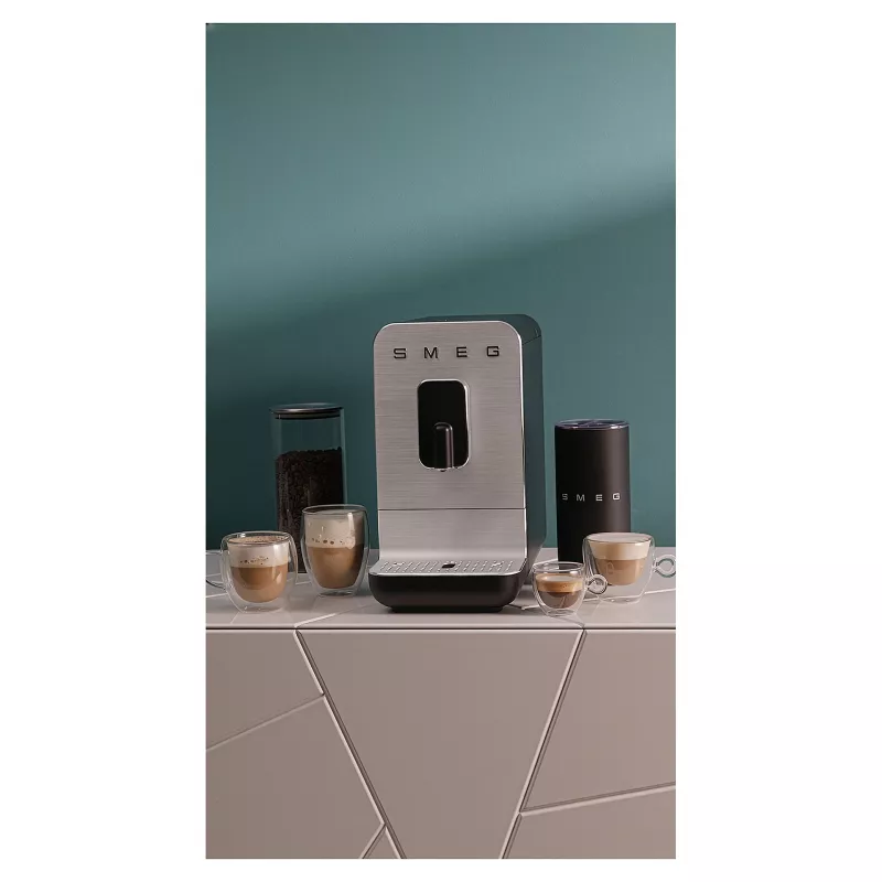 SMEG BCC11BLMEU Máquina de café automática com função de vapor, preto mate