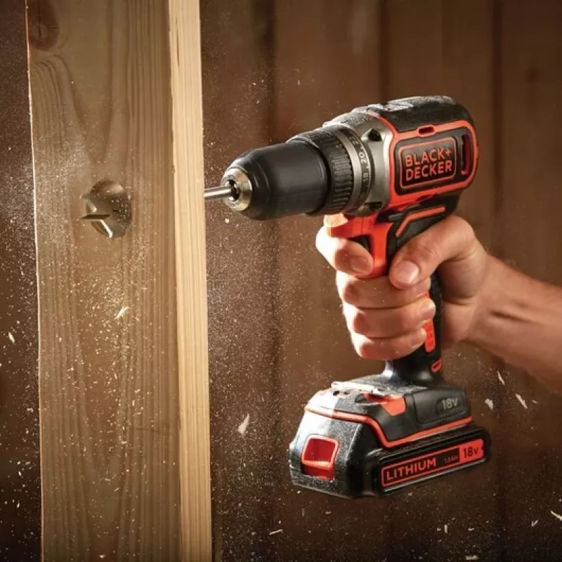 Black & Decker BL186KB-QW berbequim de percussão sem escovas a bateria 18V 1650 RPM (2 baterias de 1.5Ah, carregador, mala)