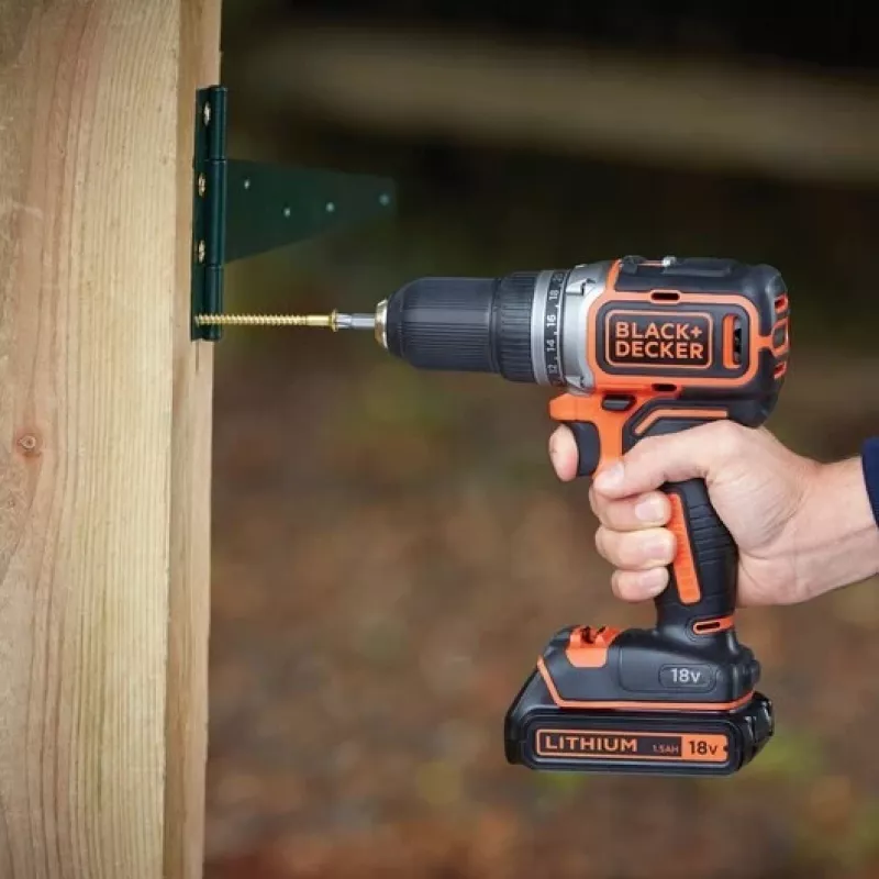 Black & Decker BL186KB-QW berbequim de percussão sem escovas a bateria 18V 1650 RPM (2 baterias de 1.5Ah, carregador, mala)