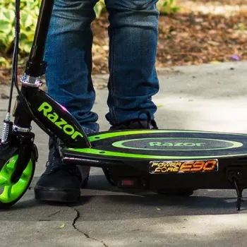 Troti elétrica Razor Power Core E90 - 16 km/h - preta/verde