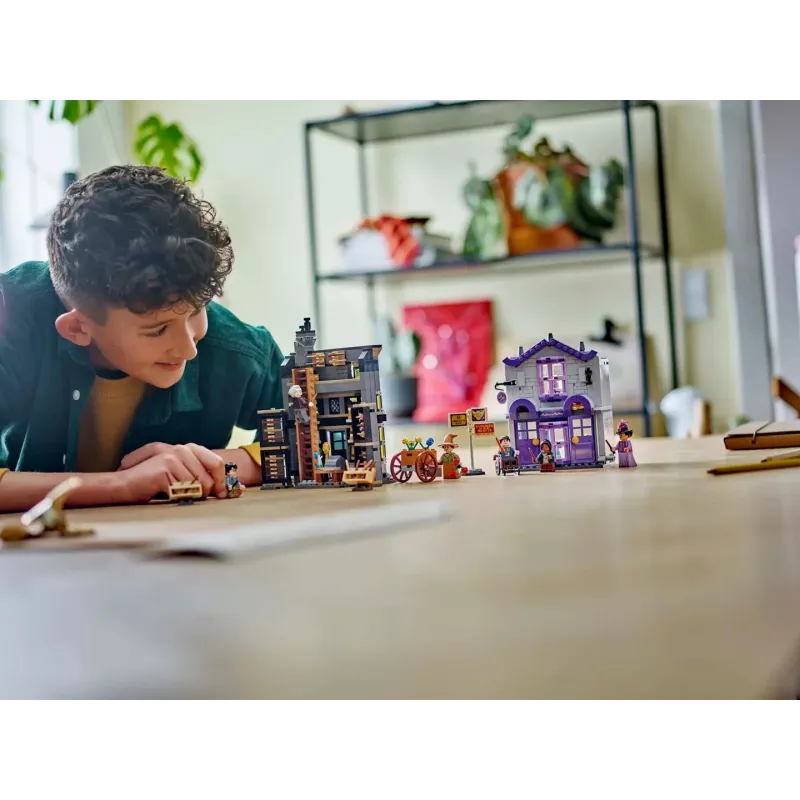 LEGO Harry Potter 76439 Ollivanders & Madam Malkin's Robes Conjunto de Construção (744 Peças)