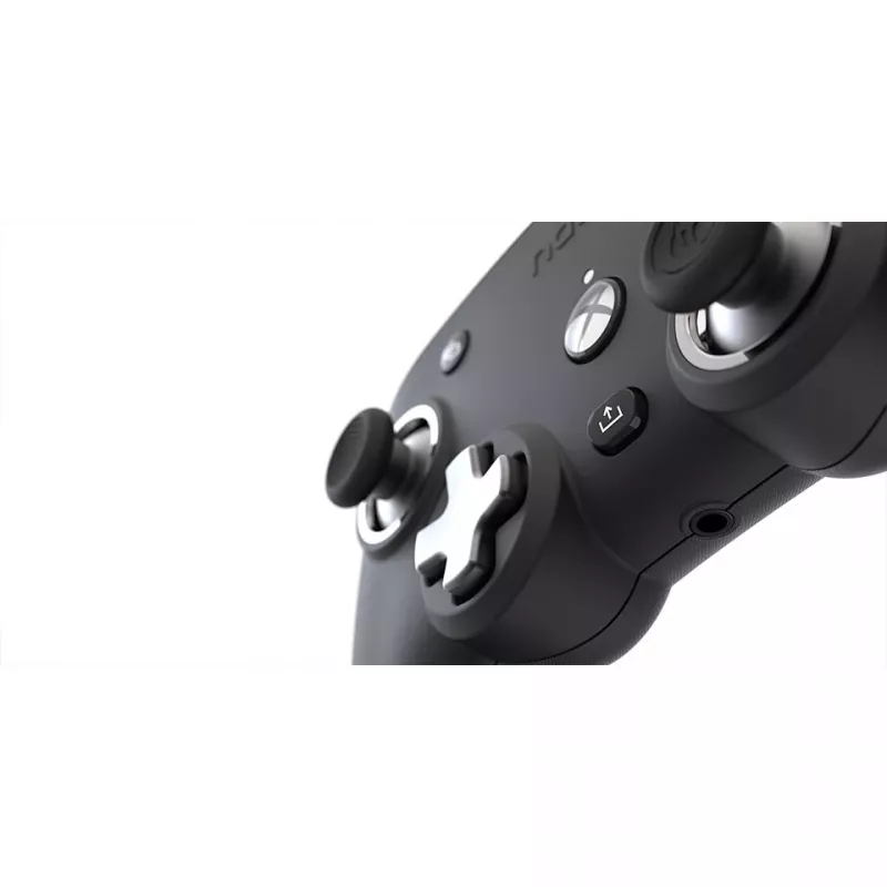 Comando com Fio Nacon Compact Pro para Xbox Series X|S, Xbox One e PC - Branco