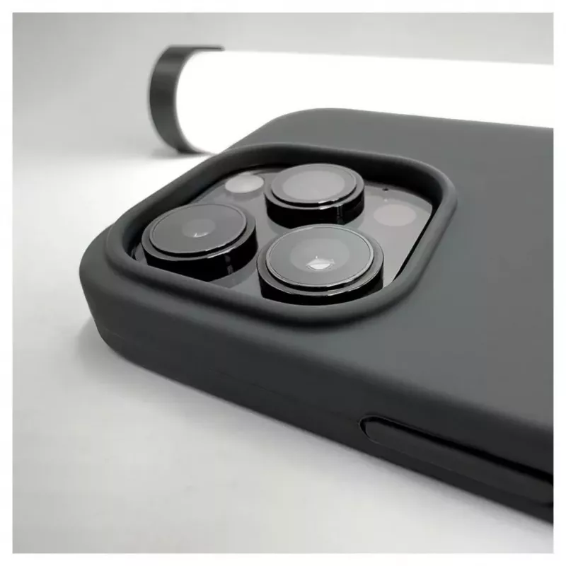 Evelatus Capa em Silicone Premium Soft Touch com MagSafe Preta para Apple iPhone 14 Pro Max