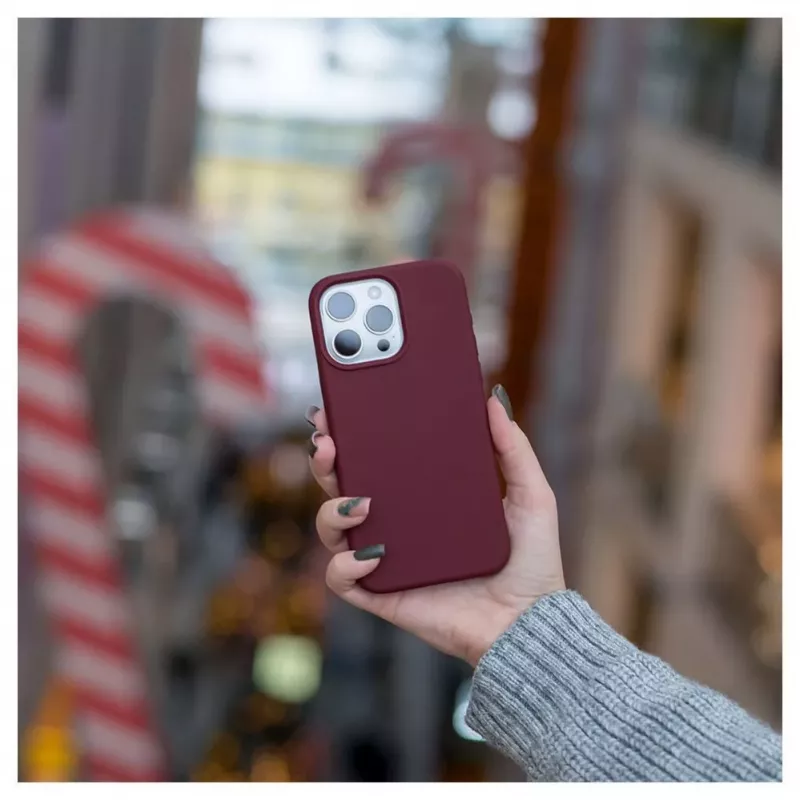 Capa de silicone Premium MagSafe Soft Touch Evelatus para Apple iPhone 15 Pro rumored