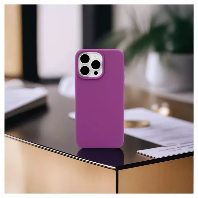 Evelatus Capa de silicone Soft Touch Premium MagSafe para Apple iPhone 15 Pro Max roxo profundo