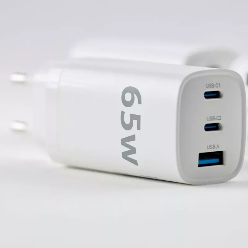 Evelatus Carregador rápido 65W Max EU USB-C1/USB-C1/USB-A branco