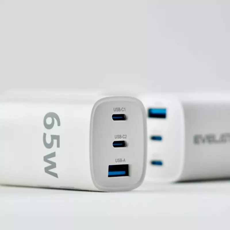Evelatus Carregador rápido 65W Max UK USB-C1/USB-C1/USB-A branco