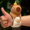 LEAN TOYS Pulseira de peluche auto-ajustável Ganso com Capivara
