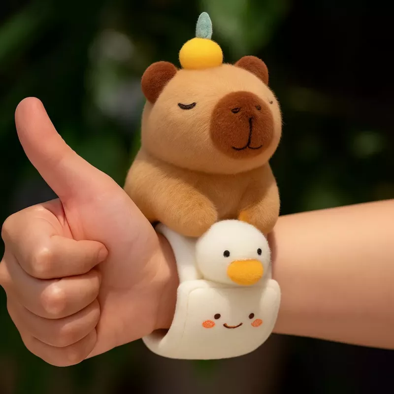 LEAN TOYS Pulseira de peluche auto-ajustável Ganso com Capivara