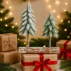 LEAN Composição de árvore de Natal decorativa em tronco coberto de neve, 34 x 28 cm