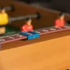 LEAN TOYS Jogo de Habilidade Desportiva Futebol de Mesa para Crianças Mesa 51 x 31 cm