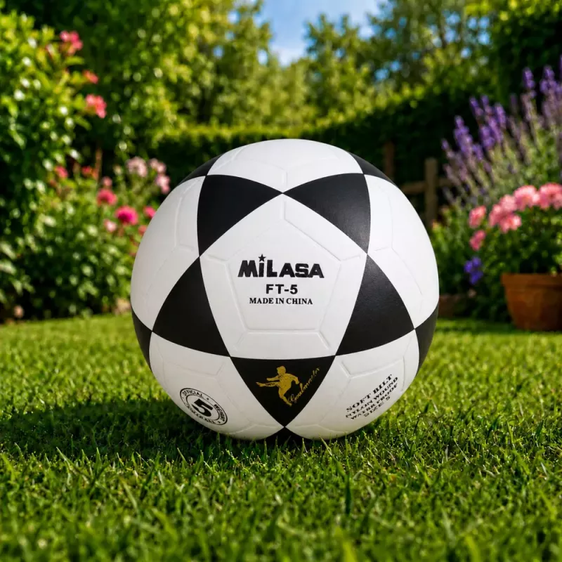 LEAN TOYS Bola de futebol de treino para relvado preto-branco Milasa 22cm tamanho 5