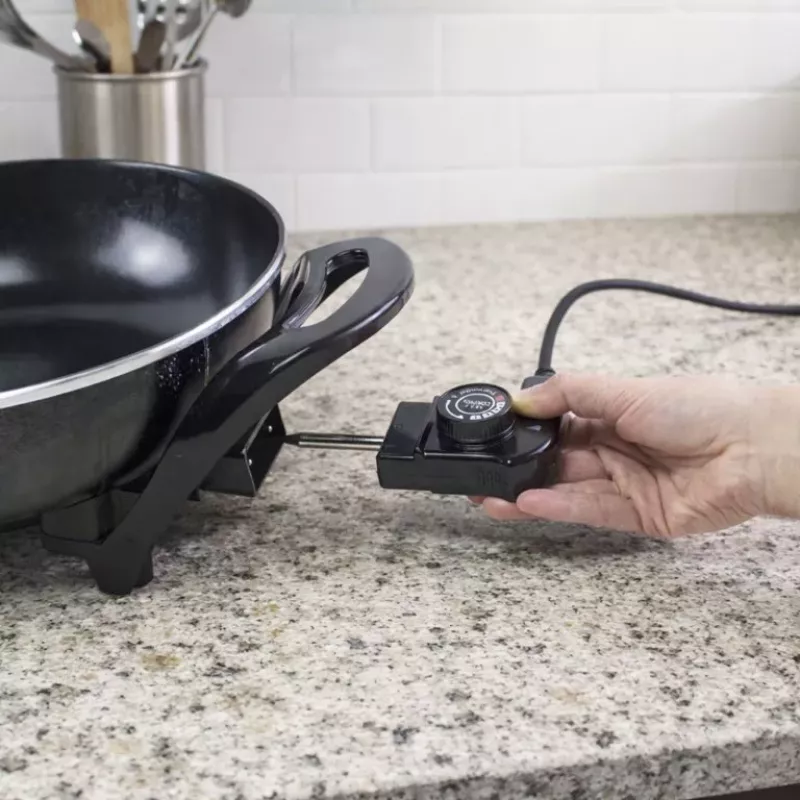 Beper P101COS100 Máquina de cortar cabelo sem fios com 4 pentes de encaixe, preto