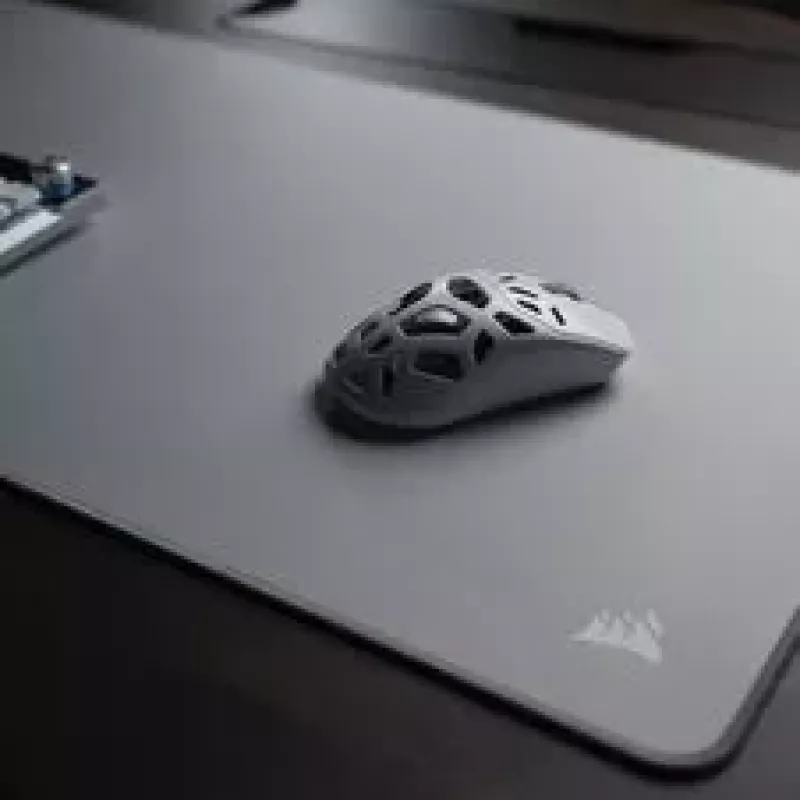 Tapete de rato gaming CORSAIR MM300 PRO, superfície de tecido, bordos anti-desfiamento - 3XL, cinzento