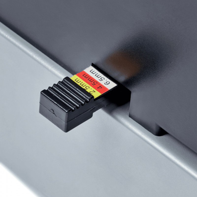 Encadernadora de pente plástico GBC CombBind CB25Pro, A4, capacidade de perfuração 25 folhas, capacidade de encadernação 500 folhas, todo em metal 4410037