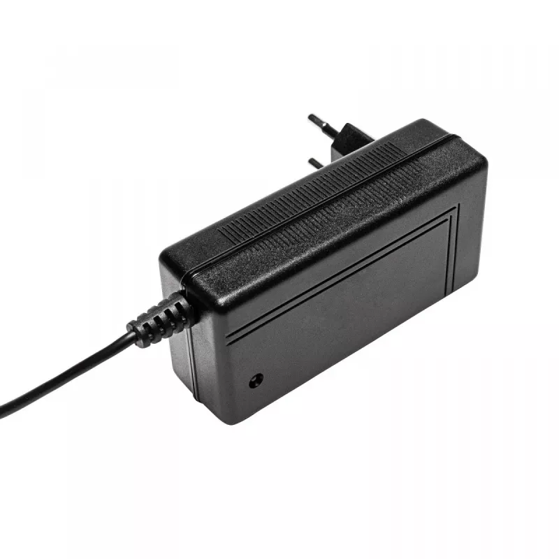 Carregador Akyga AK-PD-09 para aspirador Hoover Freedom, 26 V / 0,4 A, 10,4 W, 5,5 x 2,1 mm, 1,8 m