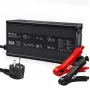 Carregador de baterias LiFePO4 Qoltec 12V 30A com indicadores LED e carregamento inteligente em 3 fases