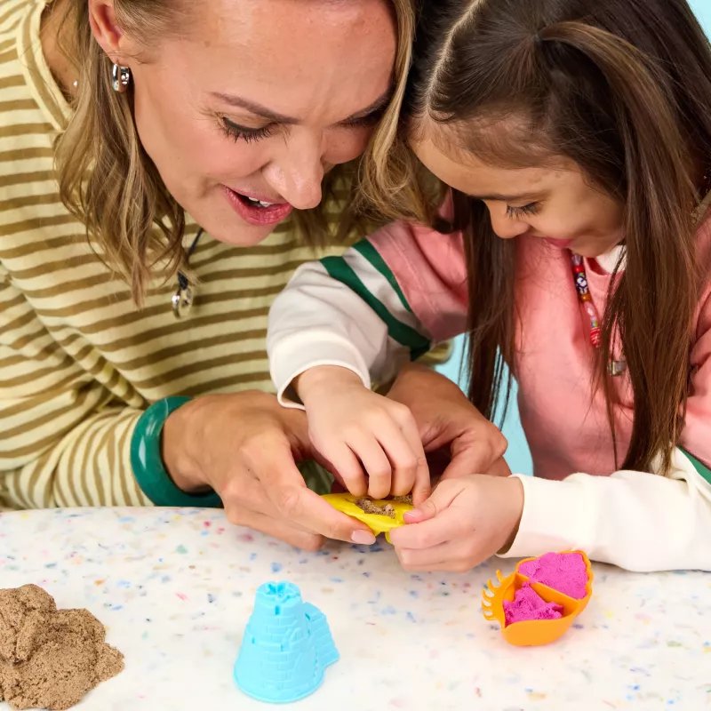 Kinetic Sand Beach Adventure Conjunto – 907g de areia em 3 cores com moldes, ferramentas e tabuleiro de brincar