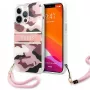 Guess Camo Strap Collection Capa rígida para Apple iPhone 13 Pro / iPhone 13, Rosa