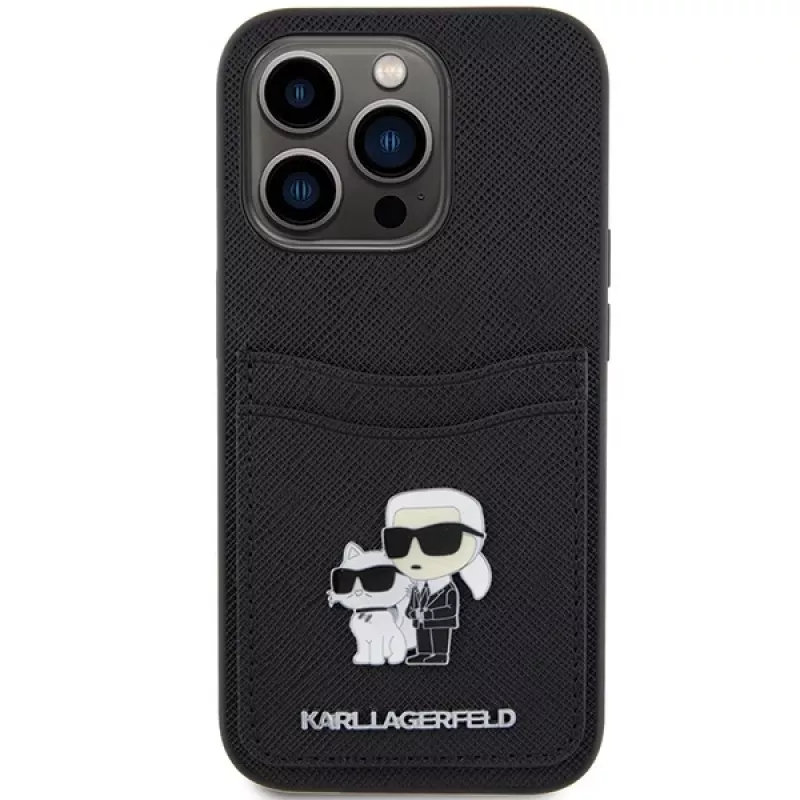 Capa rígida Karl Lagerfeld KLHCP15LSAPKCNPK iPhone 15 Pro 6.1 preta Saffiano com porta-cartões Karl & Choupette e pin metálico