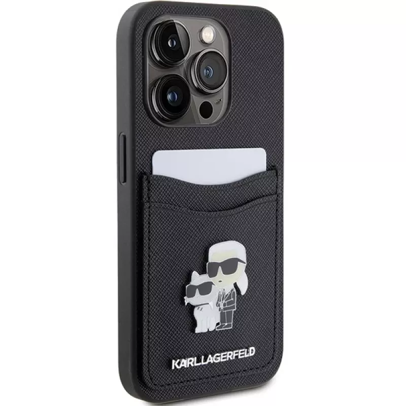Capa rígida Karl Lagerfeld KLHCP15LSAPKCNPK iPhone 15 Pro 6.1 preta Saffiano com porta-cartões Karl & Choupette e pin metálico