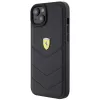 Ferrari FEHCP15MRDUK Capa rígida preta acolchoada com logótipo metálico para iPhone 15 Plus / 14 Plus 6,7