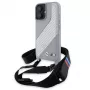 Capa rígida BMW BMHCP16S23PSCCG para iPhone 16 6,1 polegadas cinzenta M Edition Carbon Stripe & Strap
