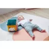 Kaloo Stimuli Cubo de Atividades Sensorial - Cubo de Pano Multicolorido para Bebés com Chocalho, Papel Crepitante, Espelho e Mordedor
