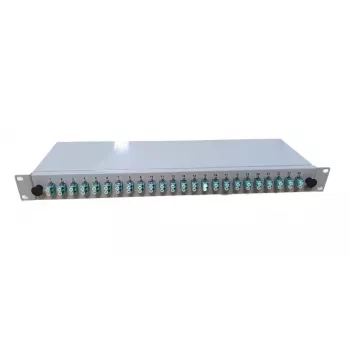EFB Elektronik Breakout box parcialmente equipada com 24 acopladores LC Duplex OM3