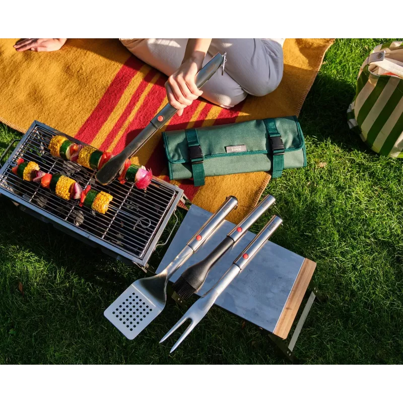 Joseph Joseph GrillOut Black pincel de silicone para churrasco com cabo extensível
