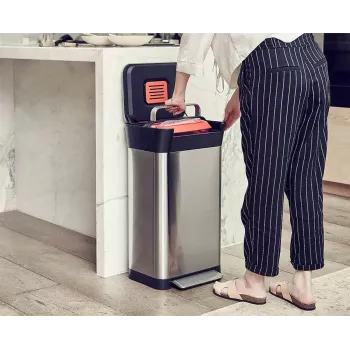 Joseph Joseph Titan compactador de lixo de 30L em aço inoxidável com sistema de compactação