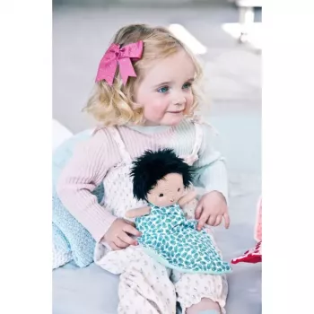 Lilliputiens Boneca de bebé no cesto com roupa e manta Ari