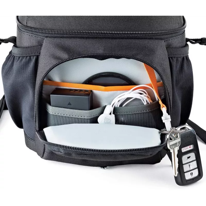 Mala de ombro para câmara Lowepro Nova 140 AW II preta